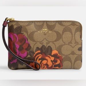Coach Corner Zip Wristlet In Signature Canvas With Jumbo Floral Print New